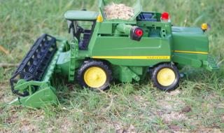 小麦玉米一体联合收割机价格多少 小麦玉米联合收割机