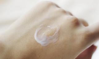 欧莱雅紫熨斗眼霜会长脂肪粒吗 欧莱雅光学嫩肤眼霜